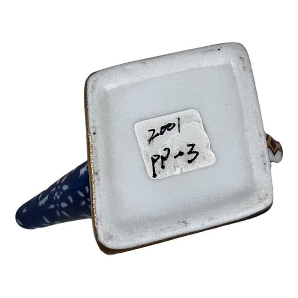 Vintage Miniature 3" Christmas Teapot Toy Soldier Ceramic Holiday Decor Doll - Picture 4 of 5